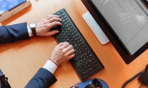 SFA / CRMの導入にあたってどこまで業務フローに合わせるべきか?追加の開発はどうすべきかの画像1